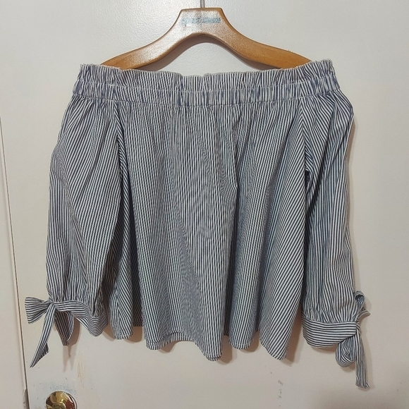 AE Off-Shoulder Top - Picture 4 of 8